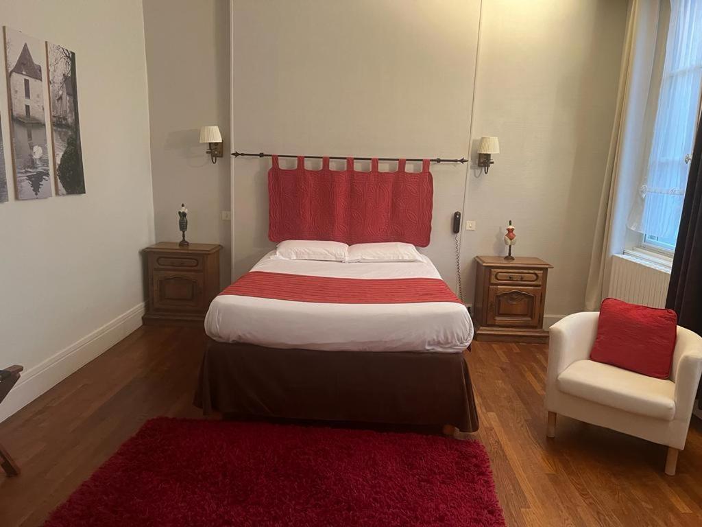 Le Grand Monarque Donzy Hotel Bagian luar foto