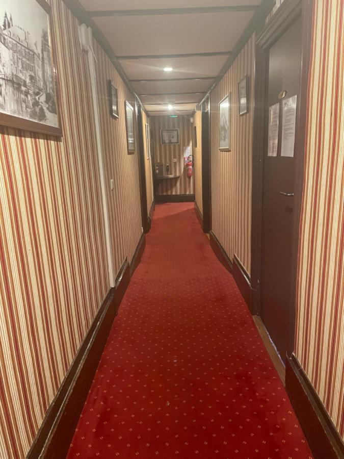 Le Grand Monarque Donzy Hotel Bagian luar foto