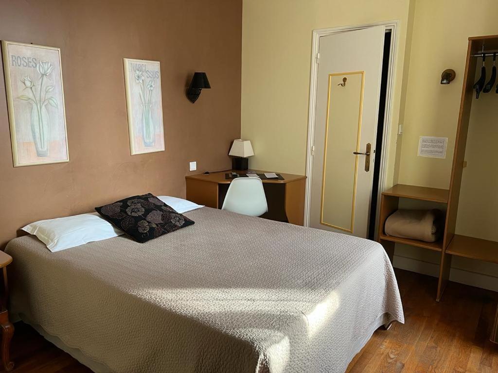 Le Grand Monarque Donzy Hotel Bagian luar foto