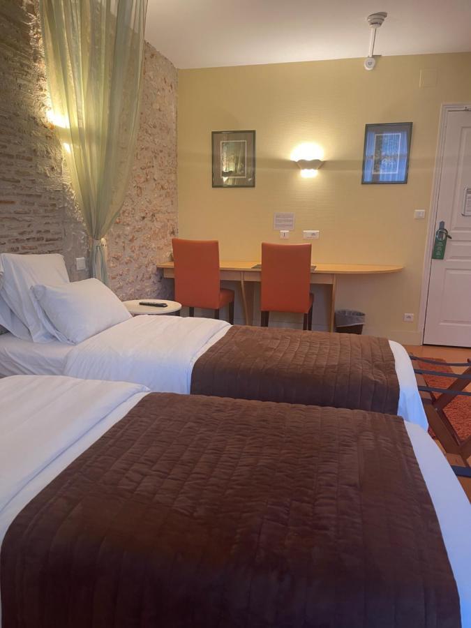 Le Grand Monarque Donzy Hotel Bagian luar foto