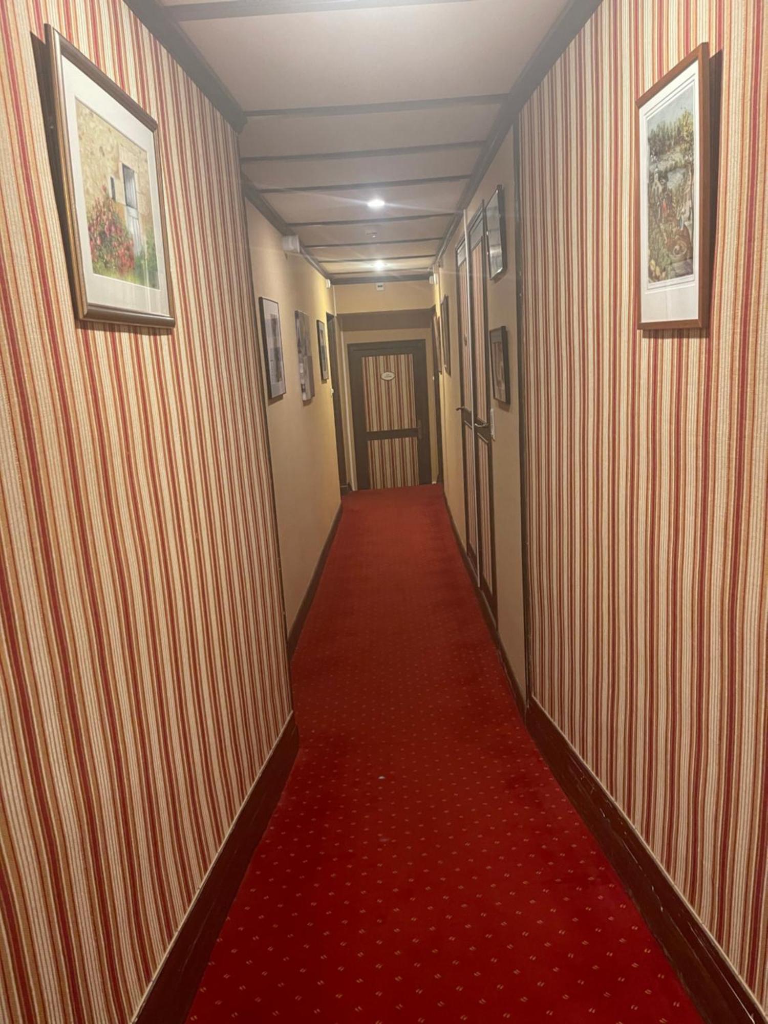 Le Grand Monarque Donzy Hotel Bagian luar foto