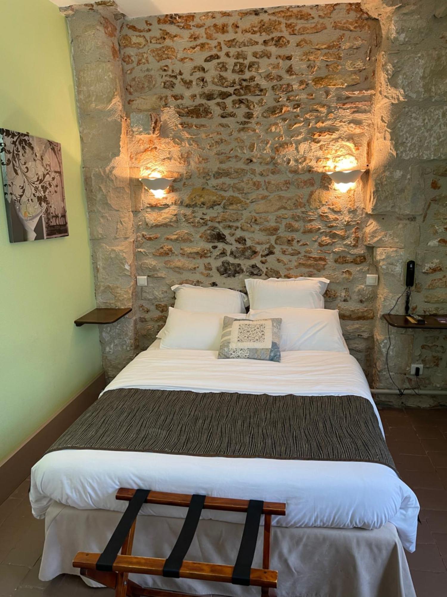 Le Grand Monarque Donzy Hotel Bagian luar foto